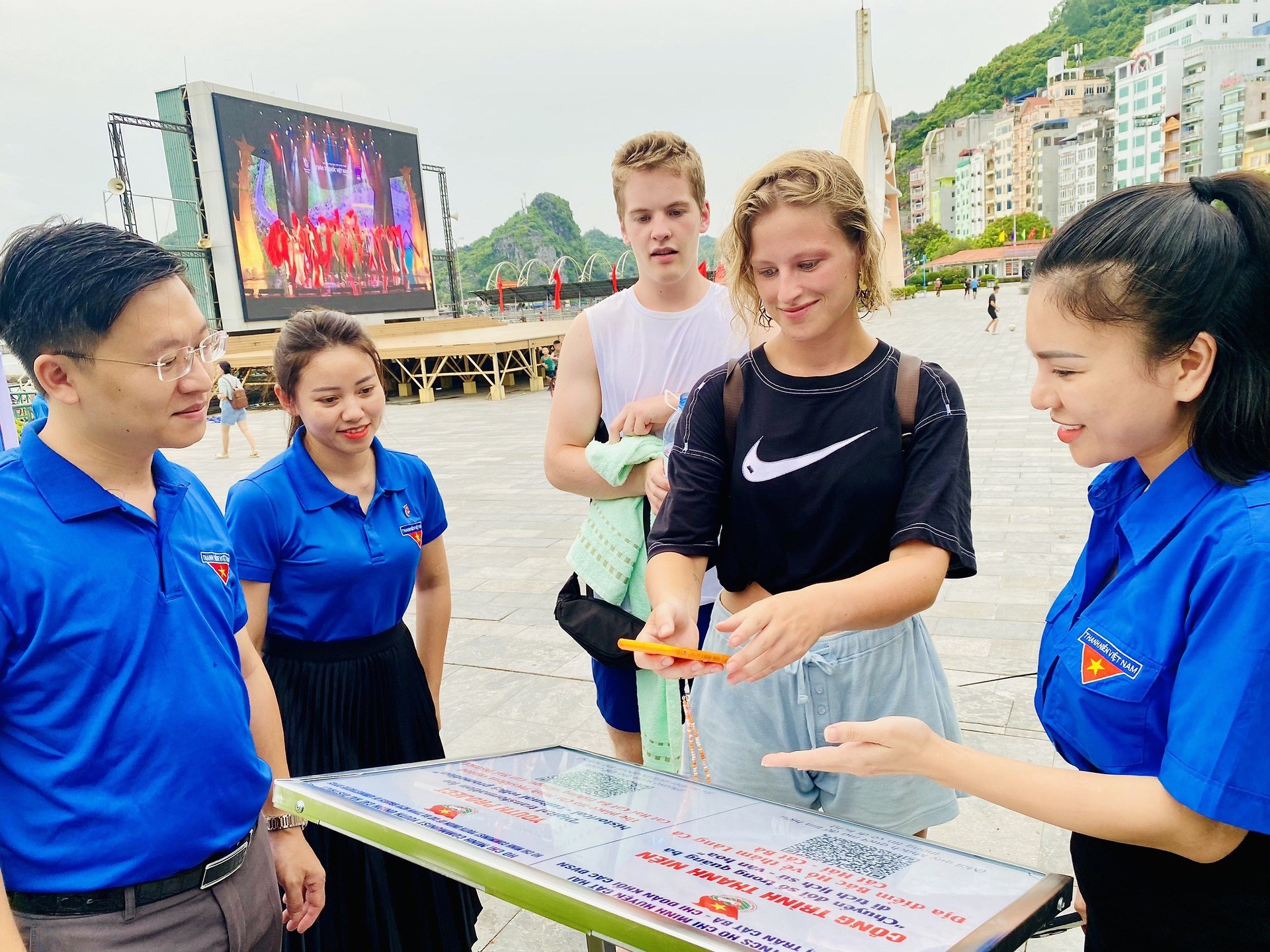 [TÁC PHẨM DỰ THI GIẢI BÁO CHÍ VỀ CÔNG TÁC ĐOÀN & PHONG TRÀO THANH THIẾU NHI THÀNH PHỐ NĂM 2024] - KỲ 1: CHUYỂN ĐỔI SỐ - ĐƯA DIỆN MẠO NÔNG THÔN ĐẾN GẦN HƠN VỚI ĐÔ THỊ