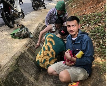 Chiến sỹ công an kịp thời đỡ đẻ cho 01 phụ nữ trở dạ giữa đường
