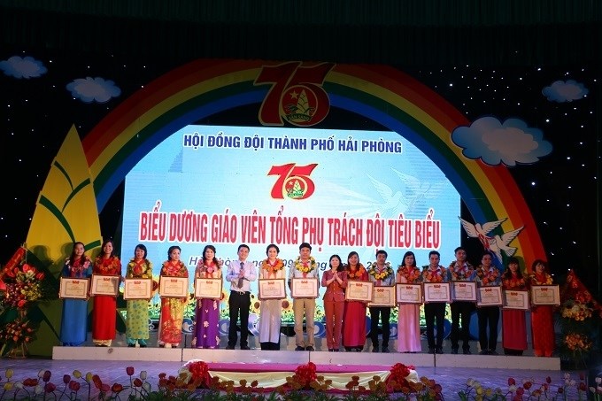 Liên hoan "Cánh én hồng" lần thứ I - năm 2016
