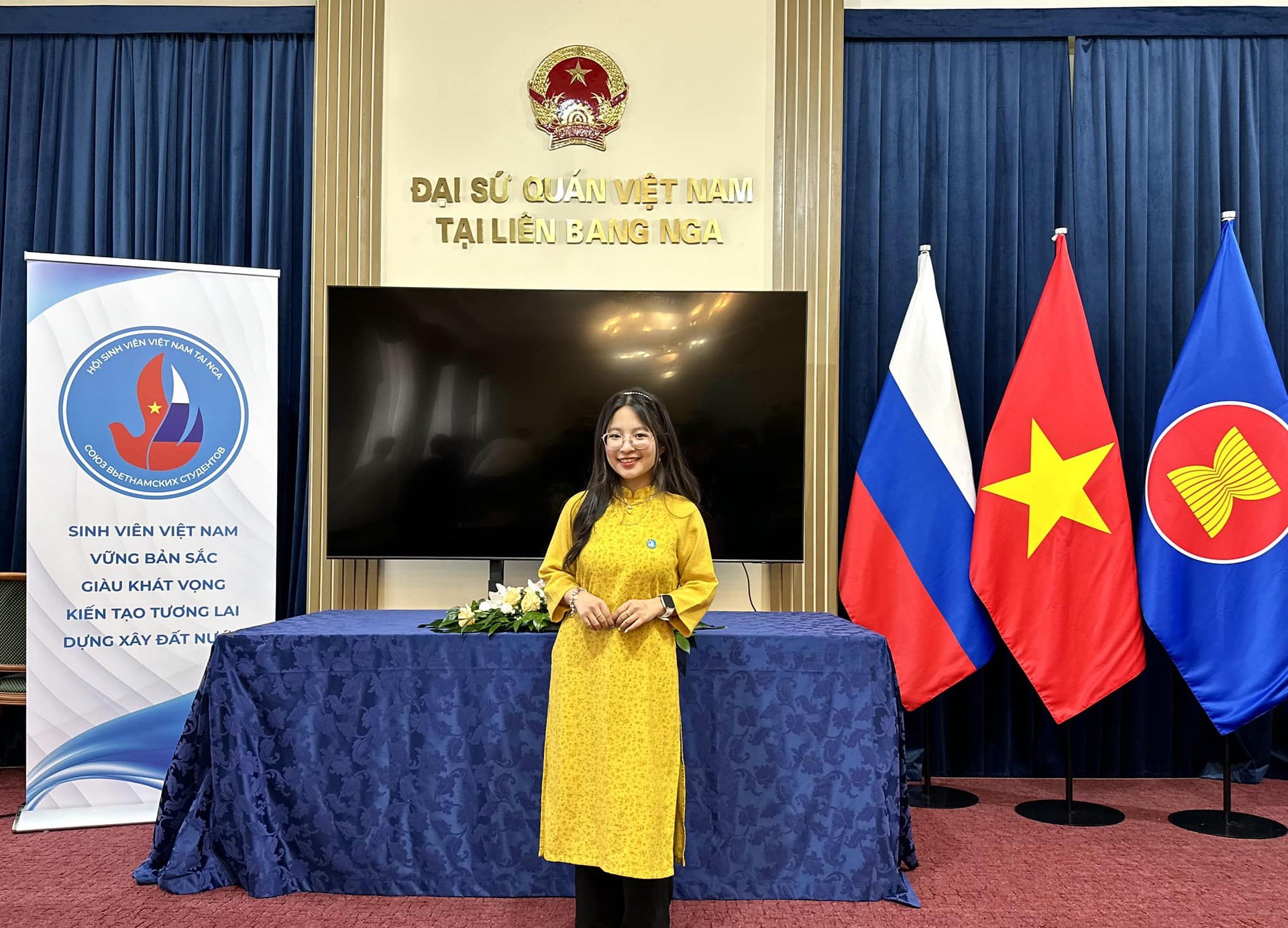 TẤM GƯƠNG HỌC TẬP VÀ LÀM VIỆC THEO TƯ TƯỞNG, PHONG CÁCH, ĐẠO ĐỨC HỒ CHÍ MINH
