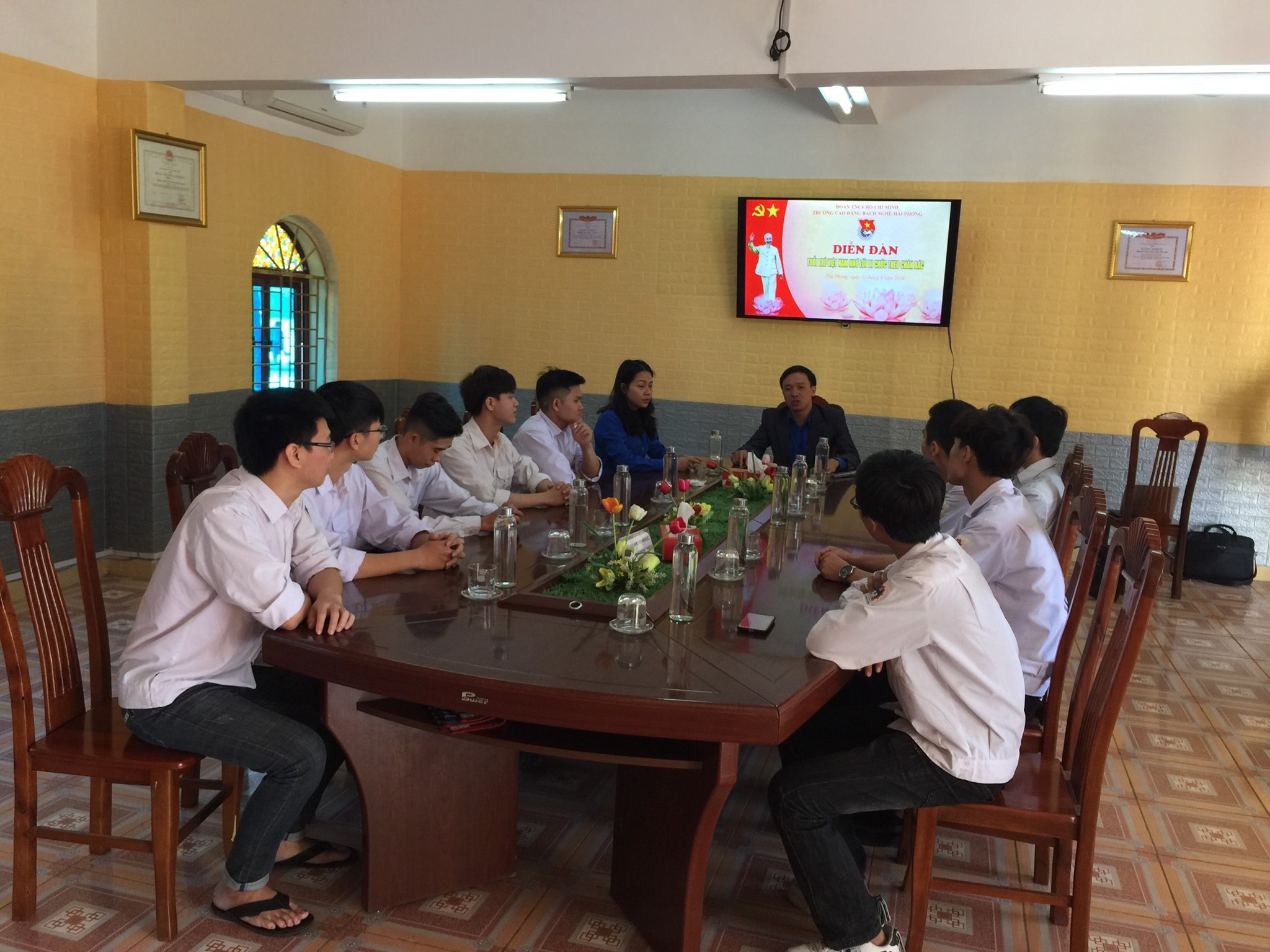 Đoàn trường Cao đẳng Bách Nghệ Hải Phòng tổ chức Diễn đàn "Tuổi trẻ Việt Nam nhớ lời di chúc theo chân Bác Hồ"