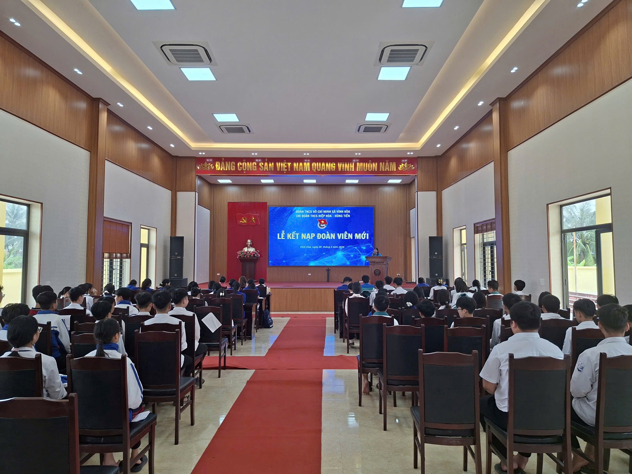 THCS Hiệp Hòa Hùng Tiến tổ chức kết nạp đoàn viên mới