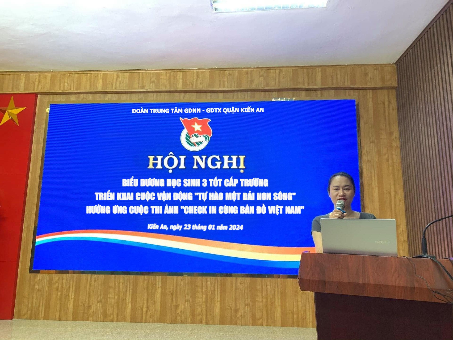 Đoàn Trung tâm GDNN - GDTX quận Kiến An tổ chức biểu dương "Học sinh 3 Tốt" cấp trường; Triển khai cuộc vận động "Tự hào một dải non sông", hưởng ứng cuộc thi ảnh "Check in cùng bản đồ Việt Nam"
