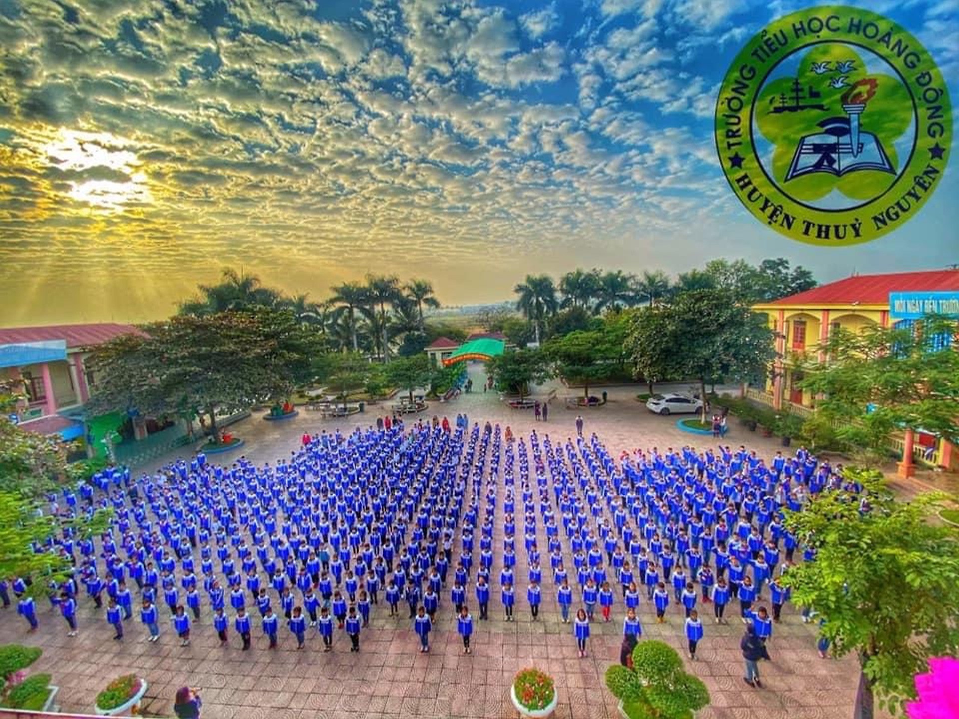 Sinh hoạt liên đội dưới cờ chủ đề "Môi tuần một câu chuyện đẹp, một cuốn sách hay, một tấm gương sáng"