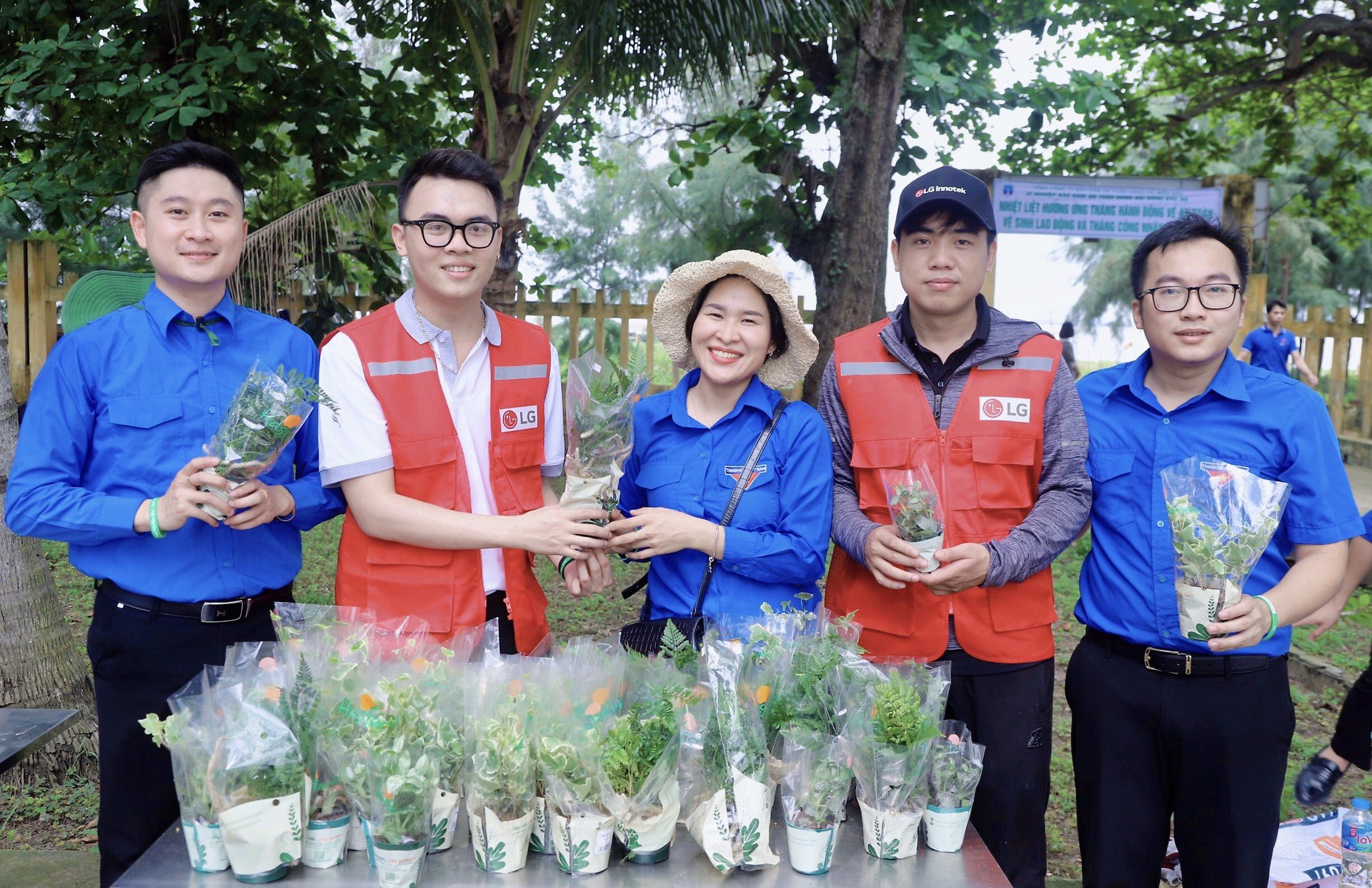 CHƯƠNG TRÌNH “COASTAL CLEANUP DAY” – VÌ MỘT ĐẠI DƯƠNG XANH; KHỞI ĐỘNG CHIẾN DỊCH THANH NIÊN TÌNH NGUYỆN HÈ NĂM 2024