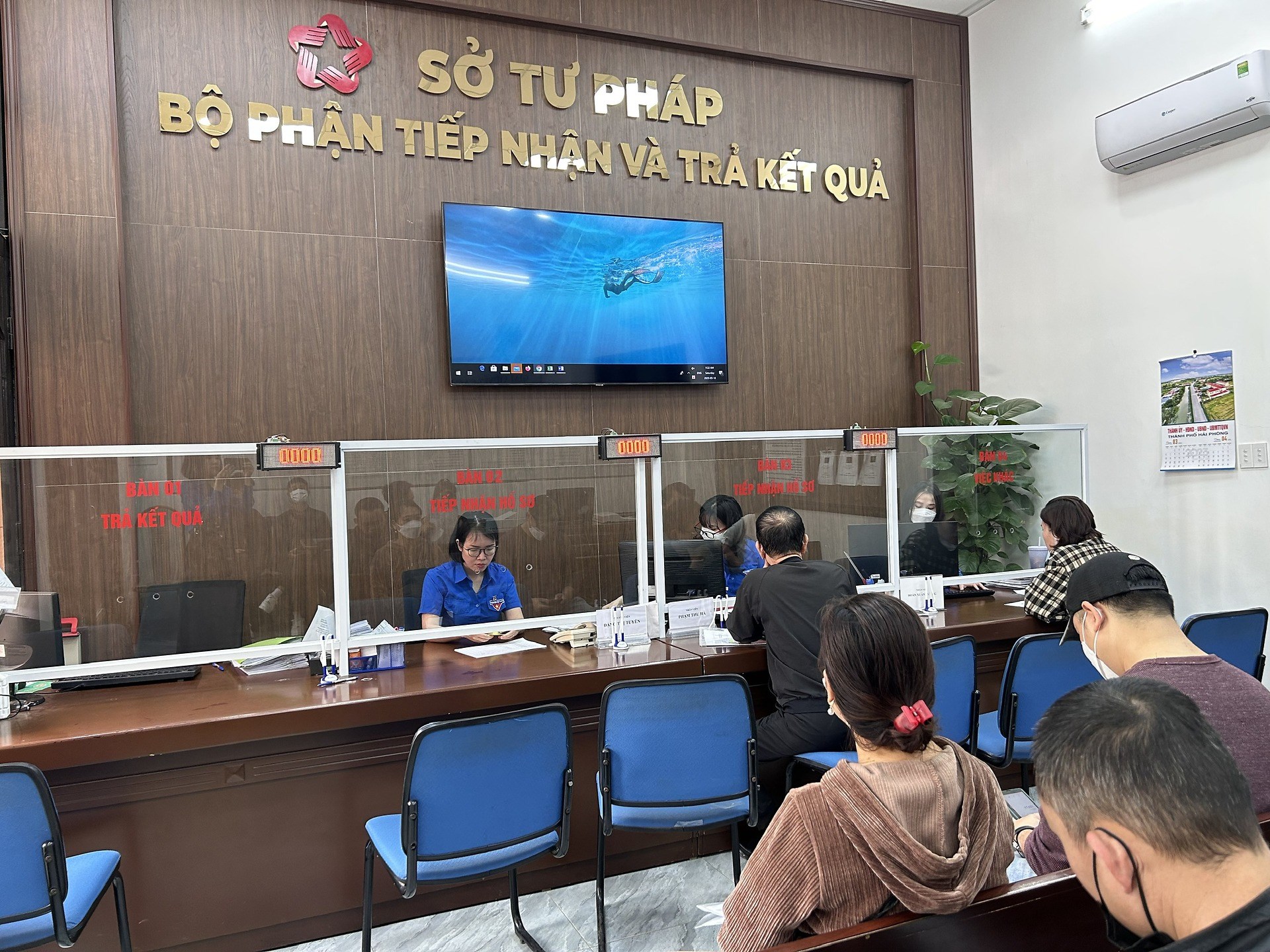 TỔ CHỨC ĐỒNG LOẠT "NGÀY HOẠT ĐỘNG CAO ĐIỂM TÌNH NGUYỆN HỖ TRỢ NGƯỜI DÂN THỰC HIỆN DỊCH VỤ CÔNG TRỰC TUYẾN" 18/3/2023