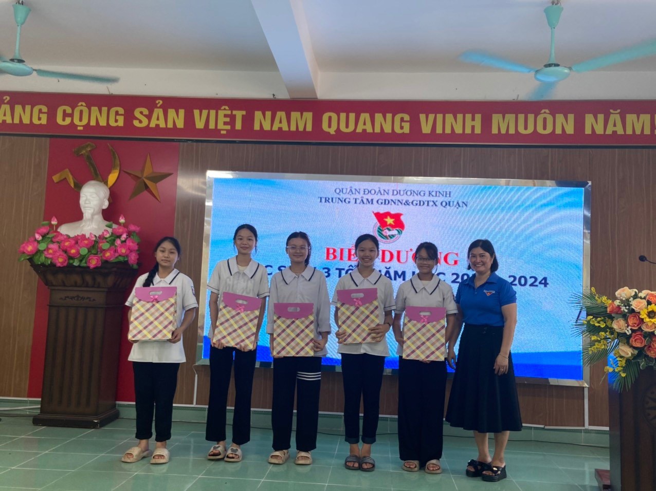 CHI ĐOÀN TRUNG TÂM GDNN&GDTX QUẬN BIỂU DƯƠNG HỌC SINH 3 TỐT