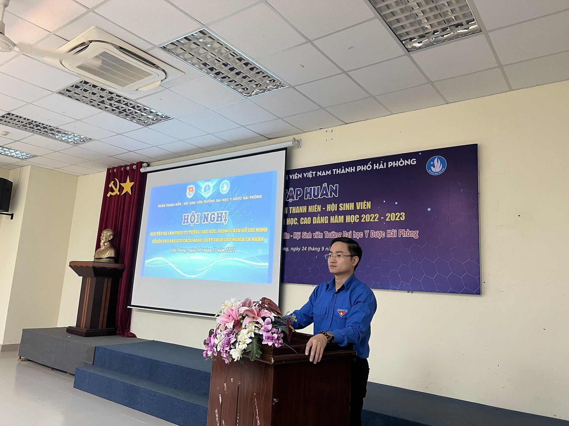 Đoàn trường Đại học Y Dược Hải Phòng đã tổ chức  buổi sinh hoạt chuyên đề "Học tập và làm theo tư tưởng, đạo đức, phong cách Hồ Chí Minh về nêu cao đạo đức cách mạng, quét sạch chủ nghĩa cá nhân".