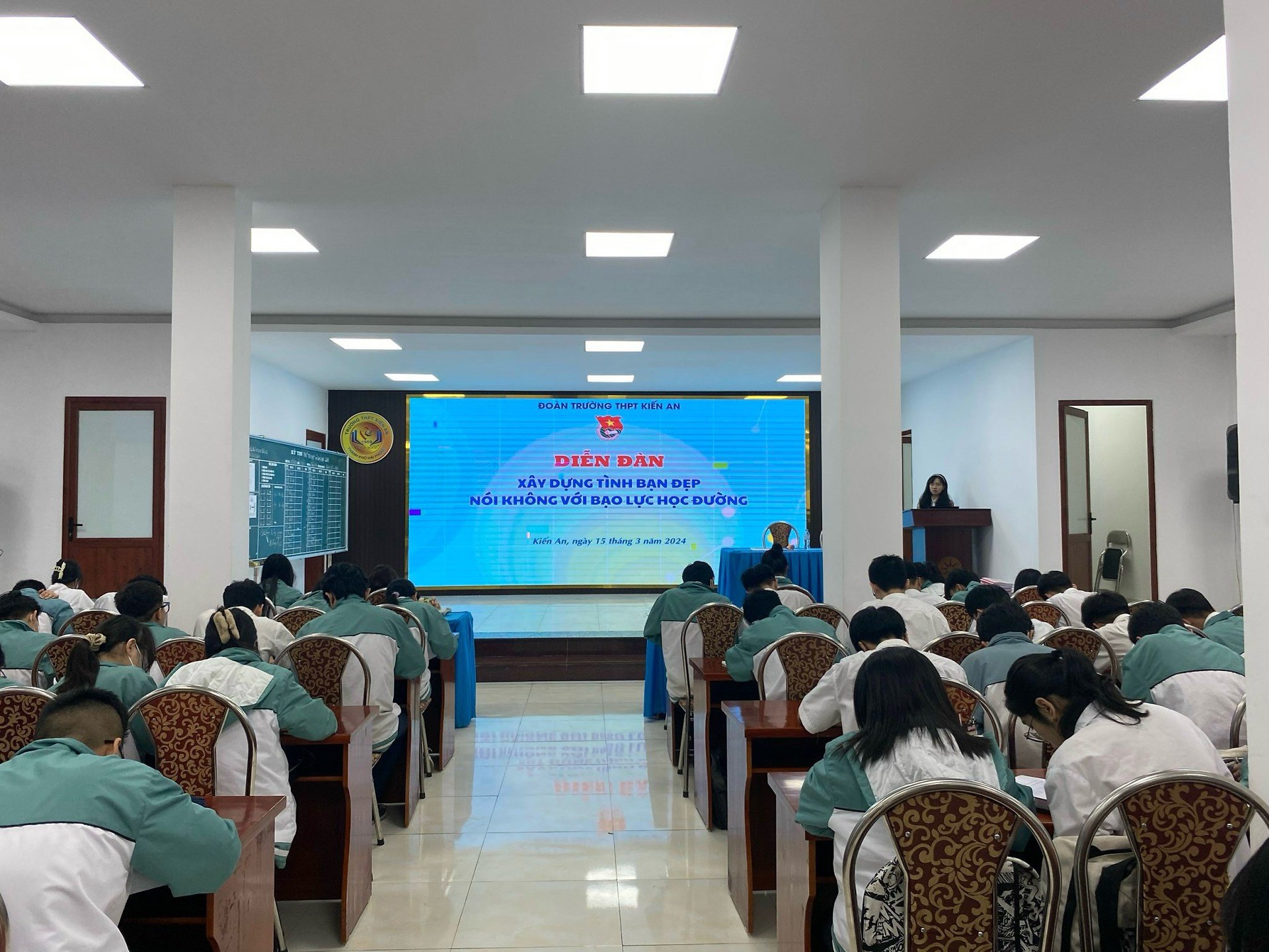 Diễn đàn xây dựng tình bạn đẹp - Nói không với bạo lực học đường