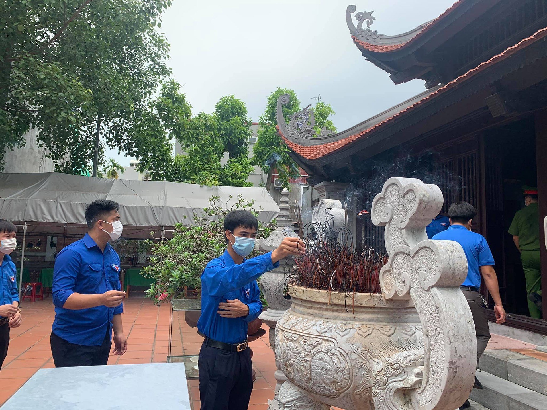 Hành trình về nguồn đến với địa chỉ đỏ