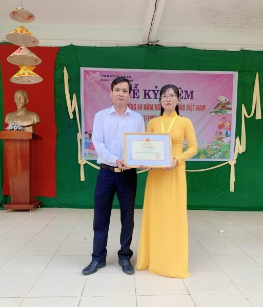 TẤM GƯƠNG PHÓ BÍ THƯ CHI ĐOÀN HỌC TẬP VÀ LÀM THEO LỜI BÁC