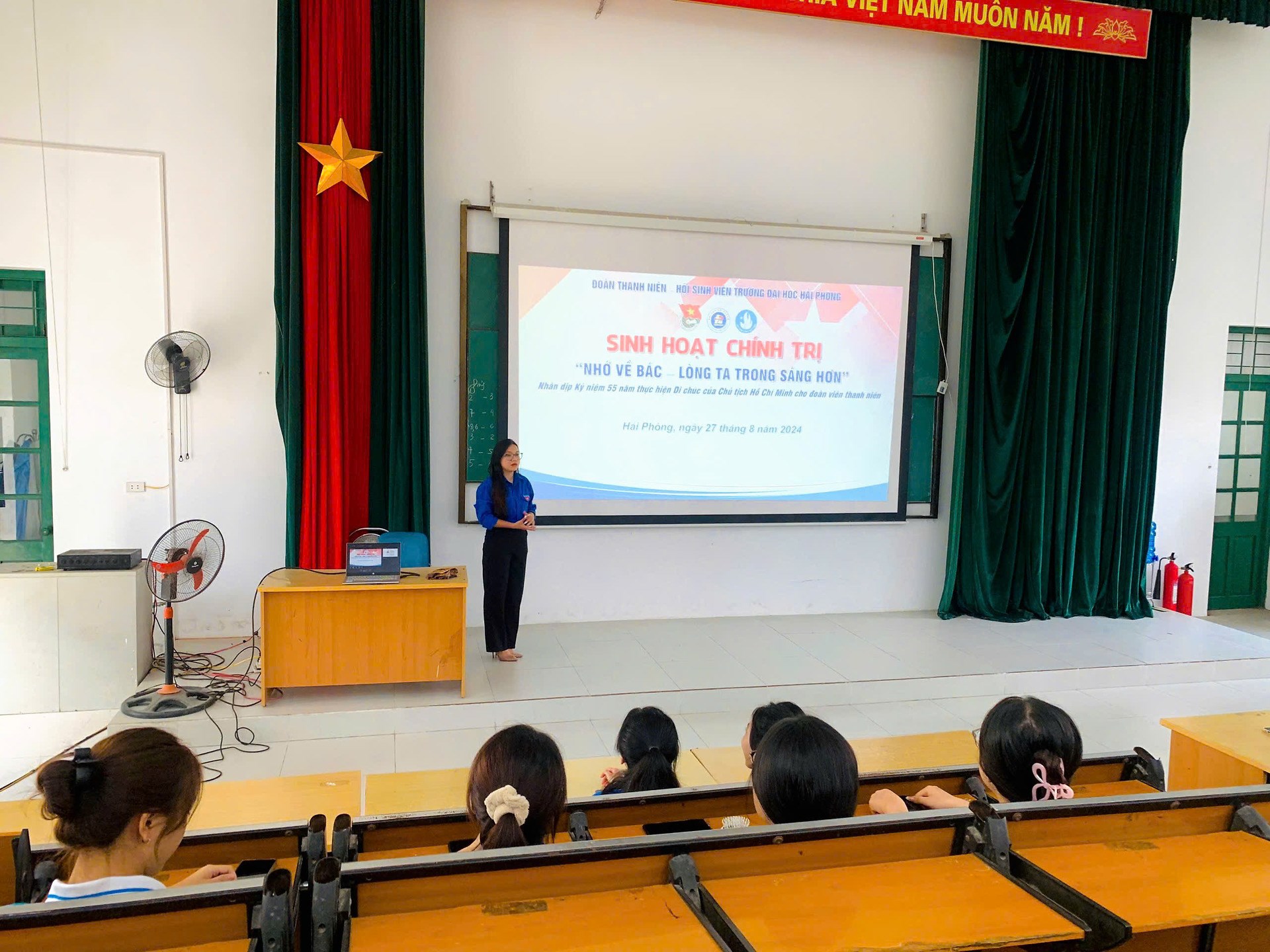 Đoàn trường Đại học Hải Phòng tổ chức sinh hoạt chính trị "Nhớ về Bác - Lòng ta trong sáng hơn"