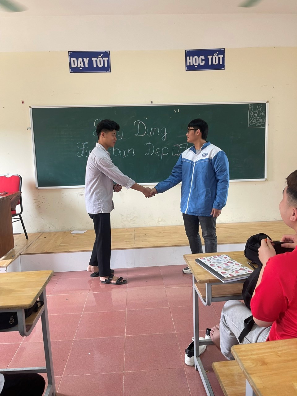 Đoàn Trung tâm giáo dục nghề nghiệp & giáo dục thường xuyên tổ chức diễn đàn xây dựng tình bạn đẹp, nói không với bạo lực học đường