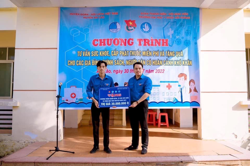 Tư vấn sức khoẻ, cấp phát thuốc miễn phí và tặng quà cho 150 đối tượng gia đình chính sách, hộ gia đình khó khăn trên địa bàn xã An Tiến