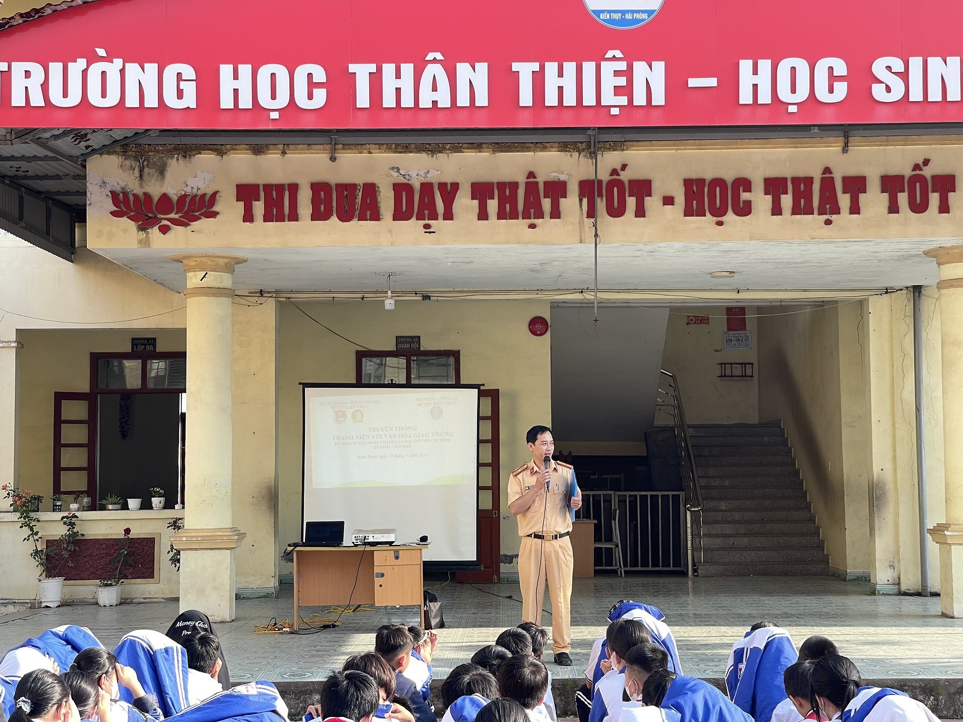 Hoạt động tuyên truyền, phổ biến giáo dục pháp  về trật tự an toàn giao thông