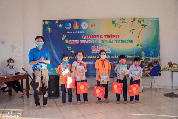 “Trung thu cho em - Tiếp lửa yêu thương”