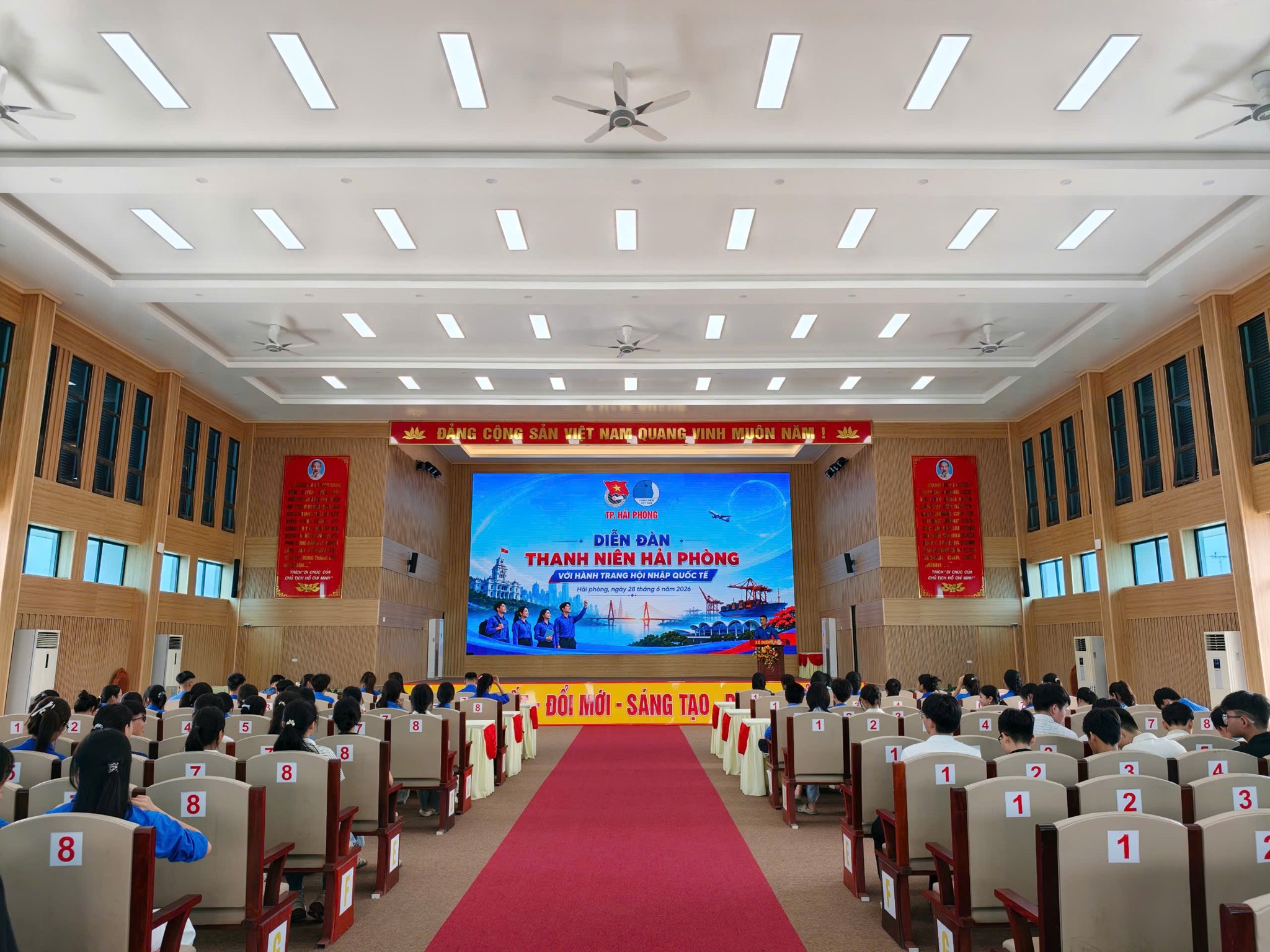 DIỄN ĐÀN "THANH NIÊN HẢI PHÒNG VỚI HÀNH TRANG HỘI NHẬP QUỐC TẾ"