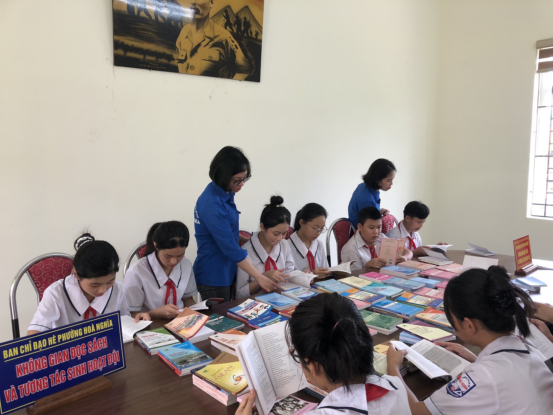 KHÔNG GIAN ĐỌC SÁCH TƯƠNG TÁC ĐỘI TRÊN ĐỊA BÀN DÂN CƯ