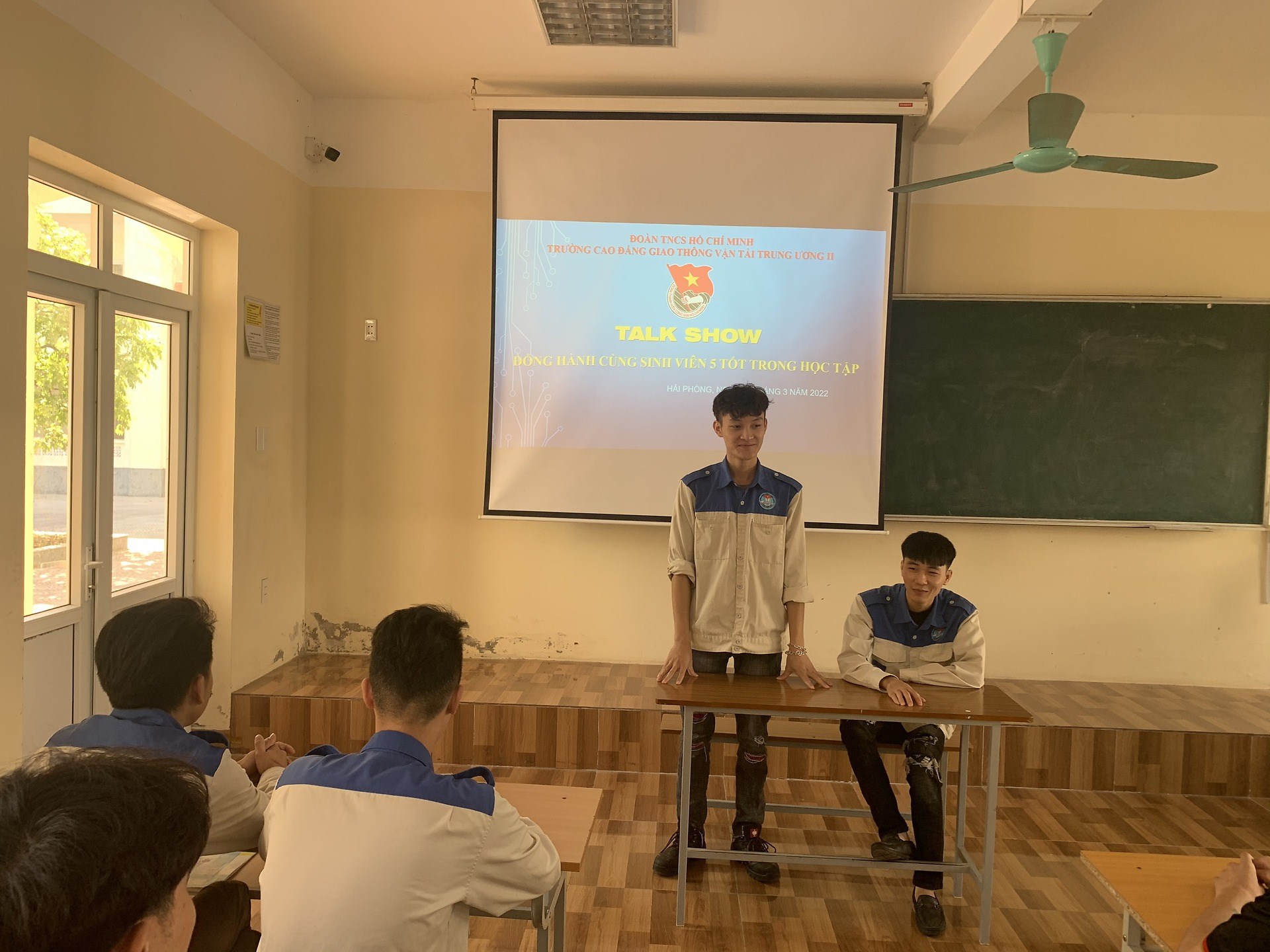 Đoàn TNCS Hồ Chí Minh Trường Cao đẳng Giao thông vận tải TW II tổ chức Talkshow "Đồng hành cùng sinh viên 5 tốt trong học tập"