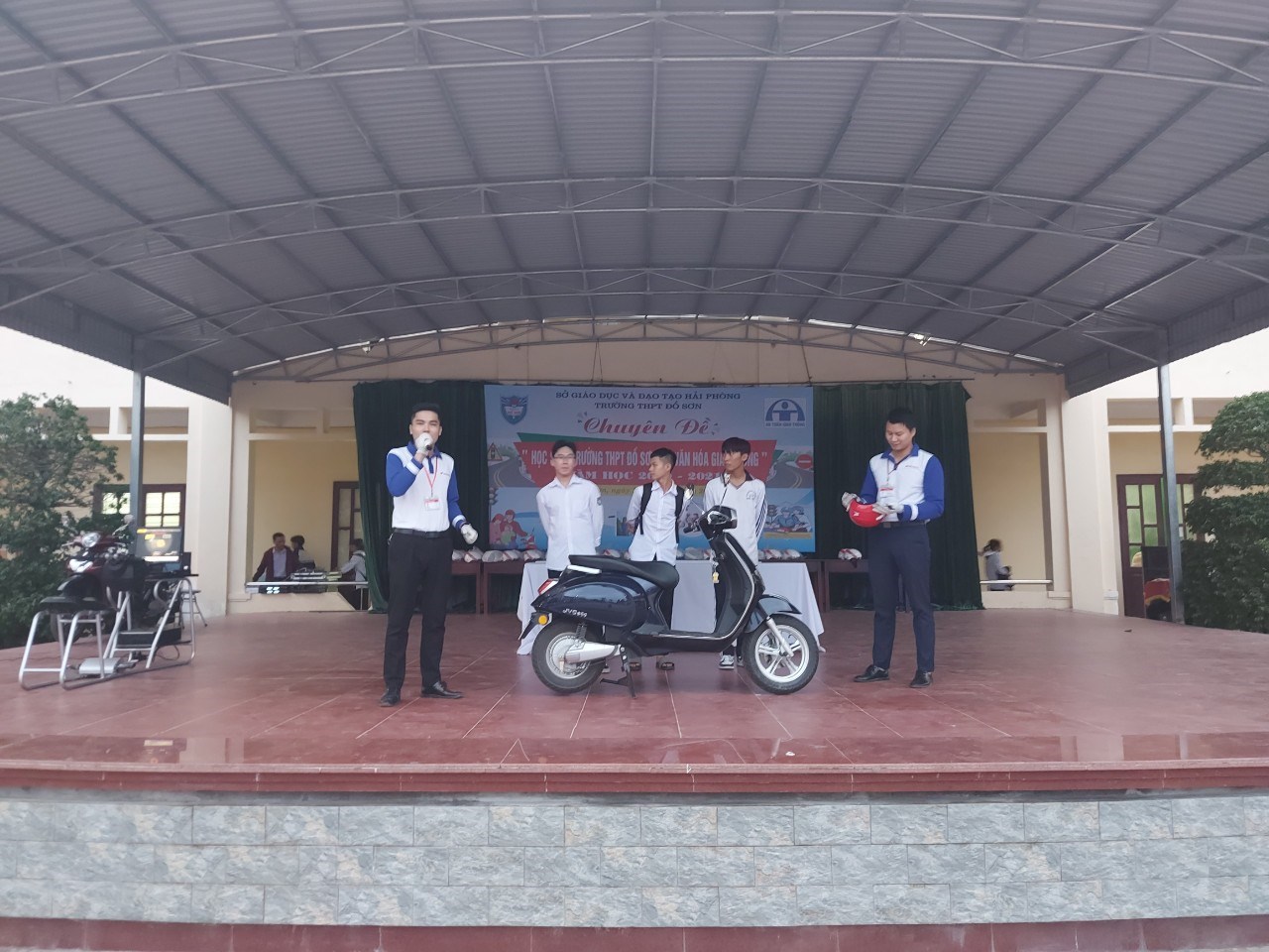 Thực hành Kỹ năng lái xe an toàn cho ĐVTN học sinh trường THPT Đồ Sơn