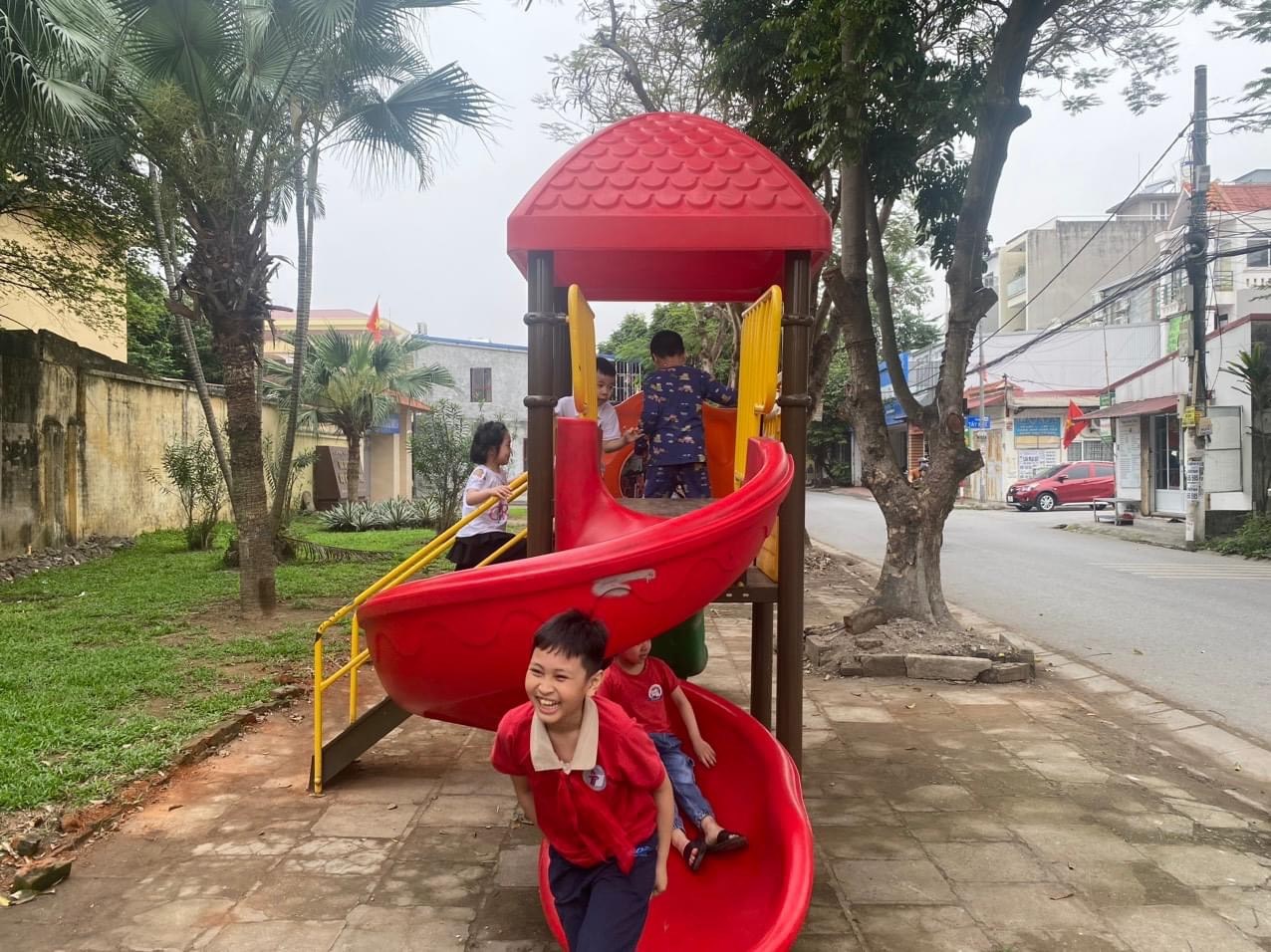 "Khu vui chơi cho thiếu nhi trên địa bàn dân cư" thuộc TDP số 5 - phường Thành Tô