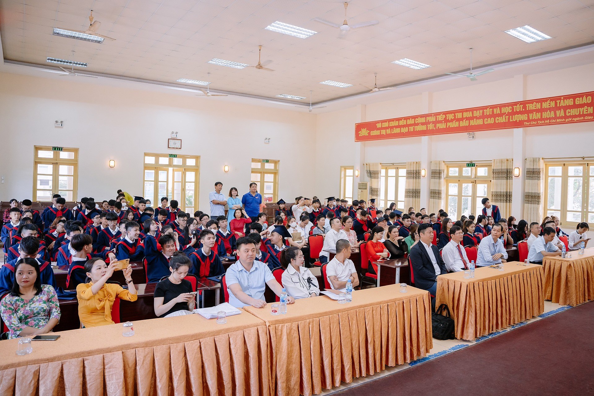 TƯ VẤN HƯỚNG NGHIỆP CHO ĐOÀN VIÊN THANH NIÊN TRƯỜNG TRUNG CẤP KỸ THUẬT NGHIỆP VỤ HẢI PHÒNG