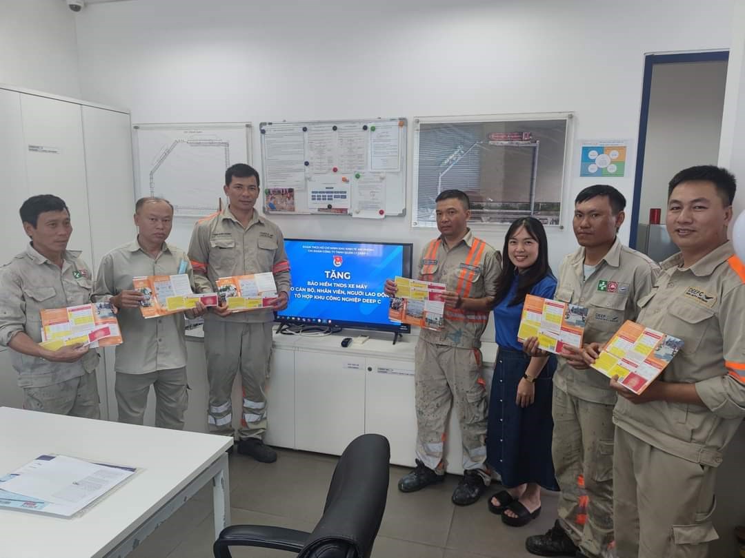 MÔ HÌNH “TUYÊN TRUYỀN, PHỔ BIẾN PHÁP LUẬT VỀ AN TOÀN GIAO THÔNG” LƯU ĐỘNG TẠI CÁC KHU CÔNG NGHIỆP