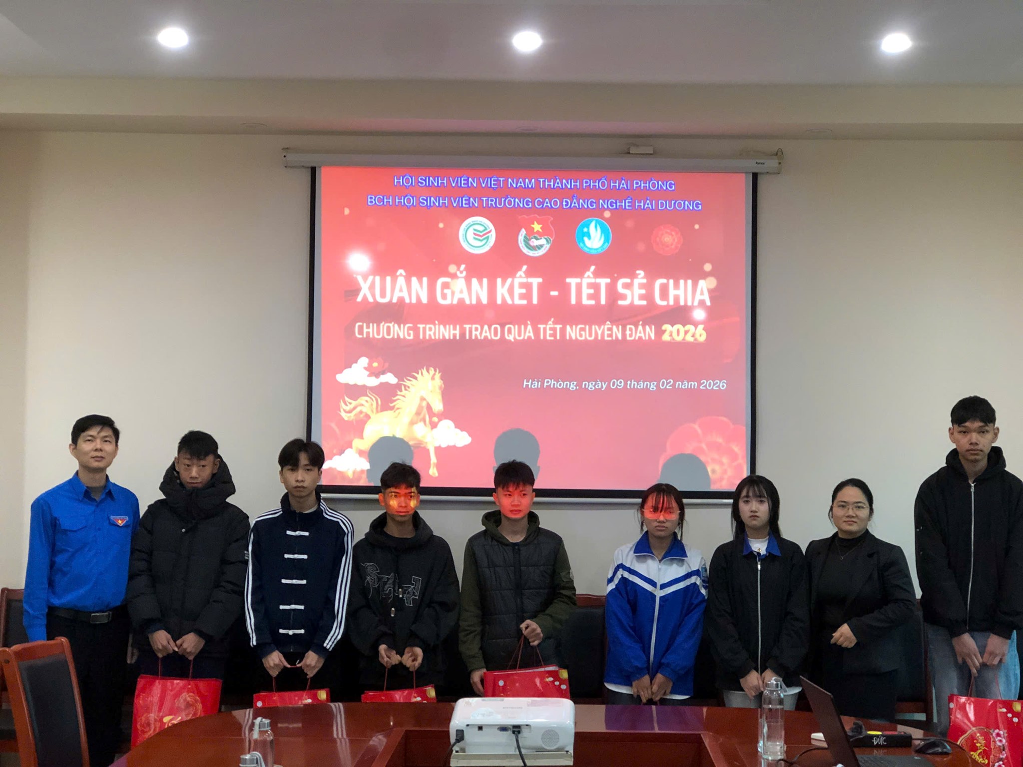 HỘI SINH VIÊN VIỆT NAM TRƯỜNG CAO ĐẲNG NGHỀ HẢI DƯƠNG TỔ CHỨC CHƯƠNG TRÌNH TẶNG QUÀ TẾT CHO SINH VIÊN VƯỢT KHÓ HỌC GIỎI