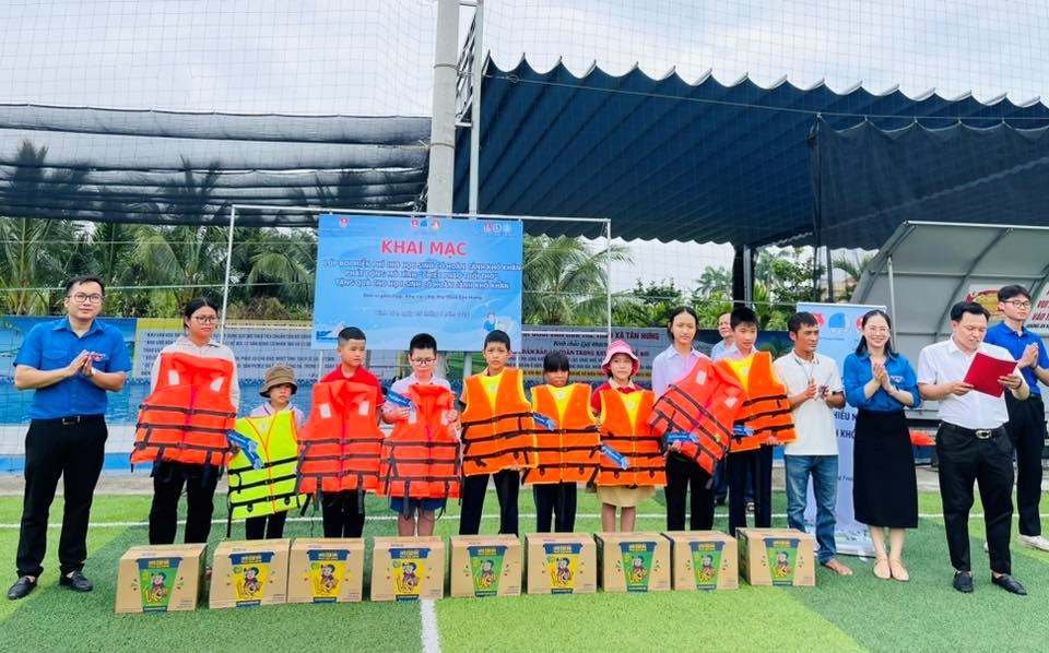 ĐOÀN THANH NIÊN XÃ VĨNH BẢO PHỐI HỢP TỔ CHỨC LỚP HỌC BƠI MIỄN PHÍ CHO TRẺ EM CÓ HOÀN CẢNH KHÓ KHĂN VÀ PHÁT ĐỘNG MÔ HÌNH “CHIẾC PHAO TUỔI THƠ”