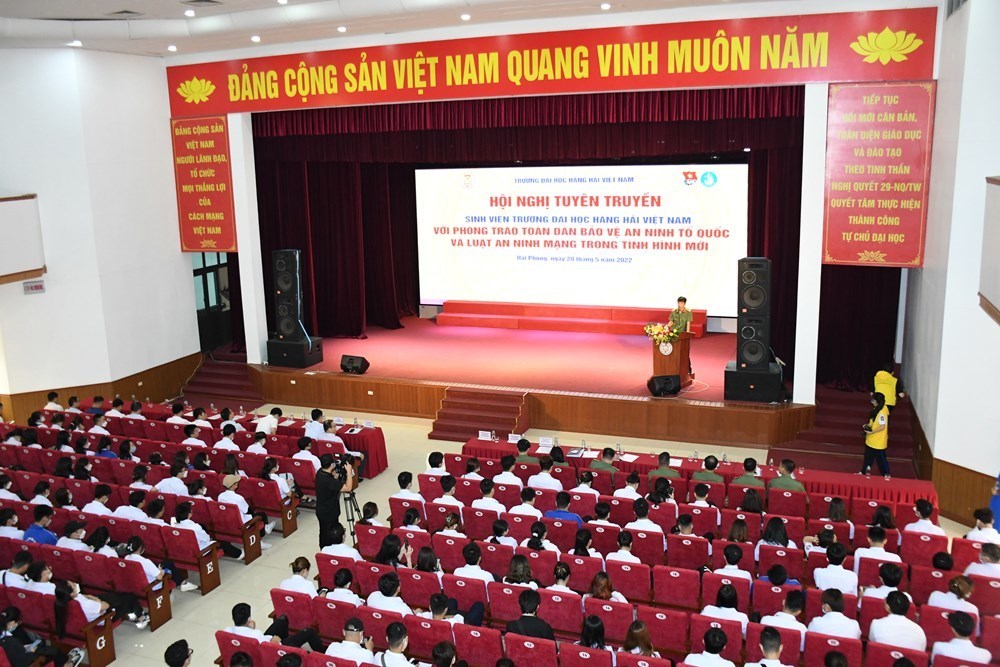 Thượng Tá Nguyễn Xuân Chỉnh – Phó Trưởng Phòng xây dựng phong trào bảo vệ an ninh Tổ quốc tuyên truyền tại hội nghị