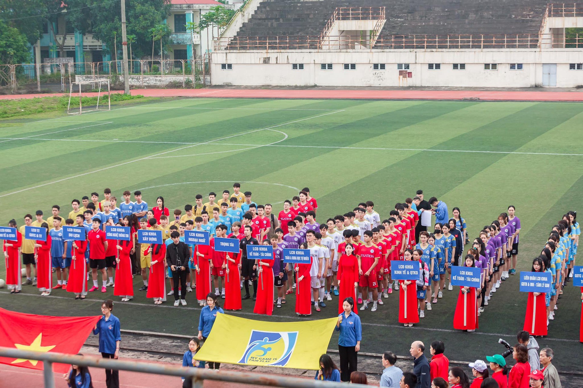 LỄ KHAI MẠC GIẢI BÓNG ĐÁ TRUYỀN THỐNG VÀ HỘI THAO SINH VIÊN TRƯỜNG ĐẠI HỌC HẢI PHÒNG NĂM HỌC 2023-2024