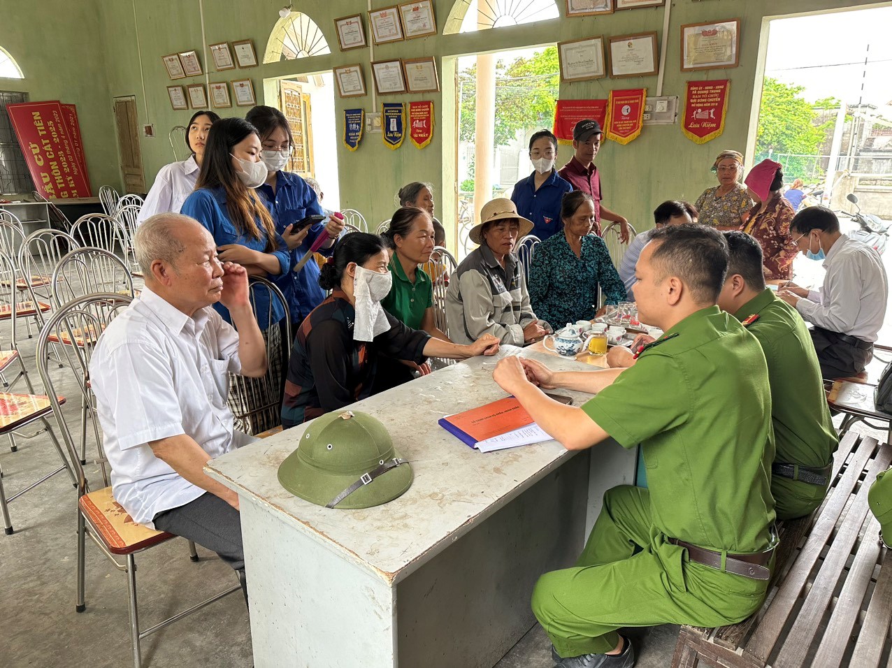 CHƯƠNG TRÌNH TUYÊN TRUYỀN AN TOÀN GIAO THÔNG, SỬ DỤNG MẠNG INTERNET VÀ MẠNG XÃ HỘI AN TOÀN TRÊN ĐỊA BÀN DÂN CƯ
