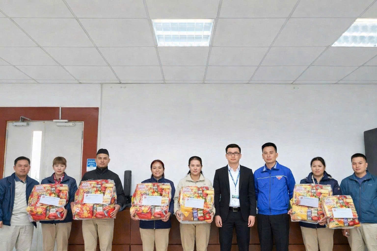 Đoàn xã Nam Sách chăm lo cho thanh niên công nhân trong dịp Tết nguyên đán 2026
