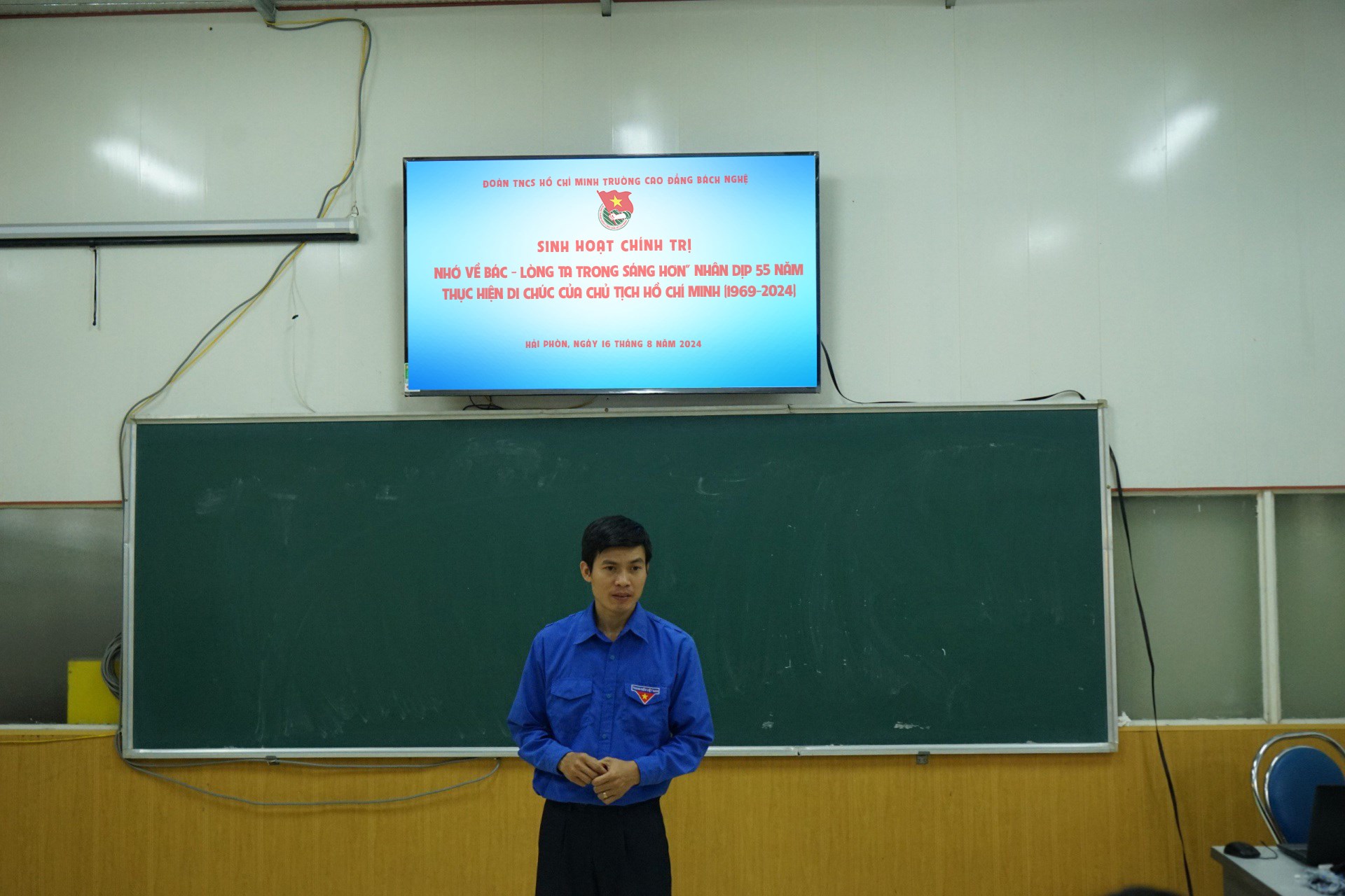Sinh hoạt chính trị:"nhớ về Bác lòng ta trong sáng hơn"