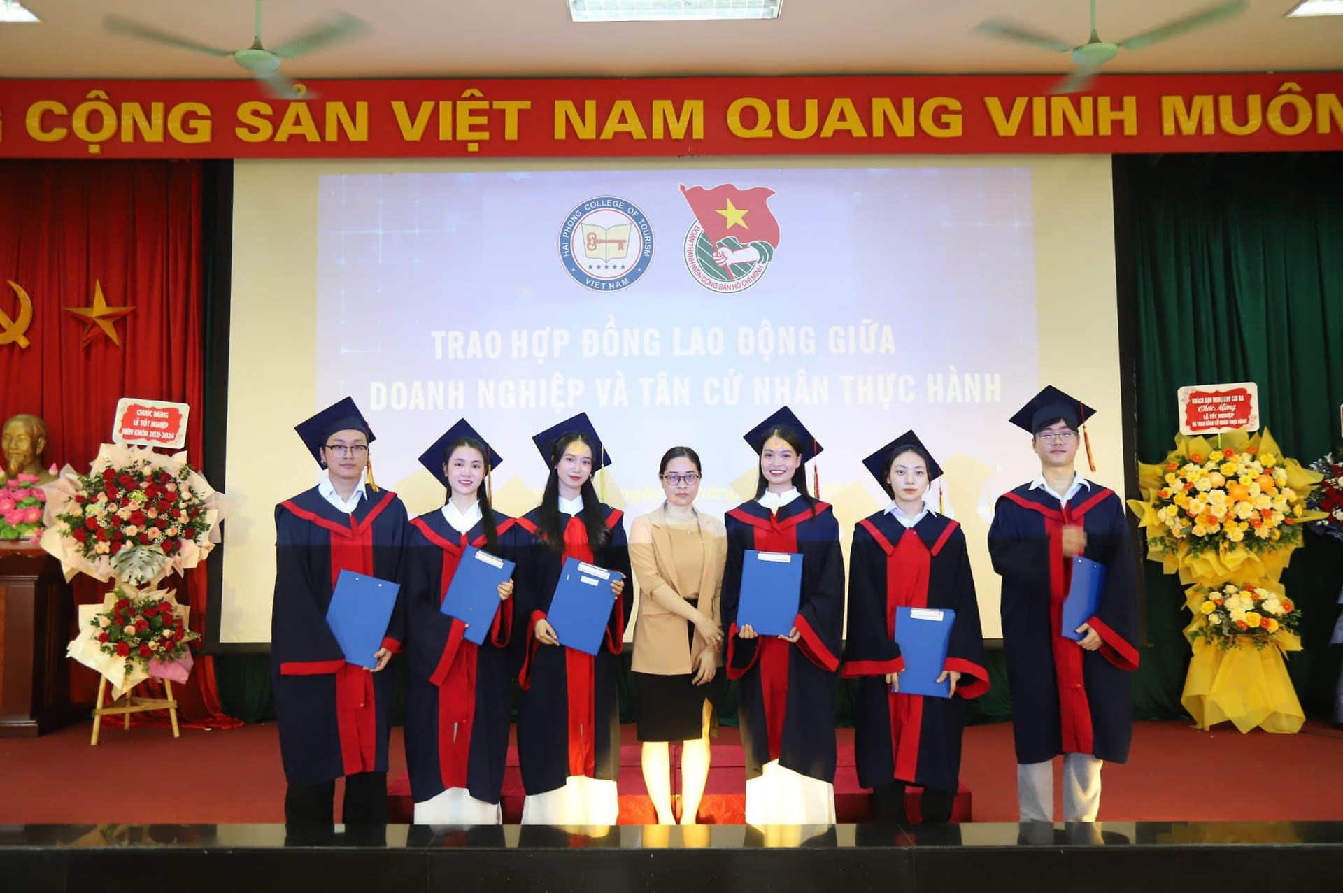 GIỚI THIỆU VIỆC LÀM CHO SINH VIÊN TỐT NGHIỆP – HOẠT ĐỘNG THIẾT THỰC CỦA ĐOÀN TRƯỜNG CAO ĐẲNG DU LỊCH HẢI PHÒNG ĐỒNG HÀNH CÙNG ĐOÀN VIÊN SINH VIÊN