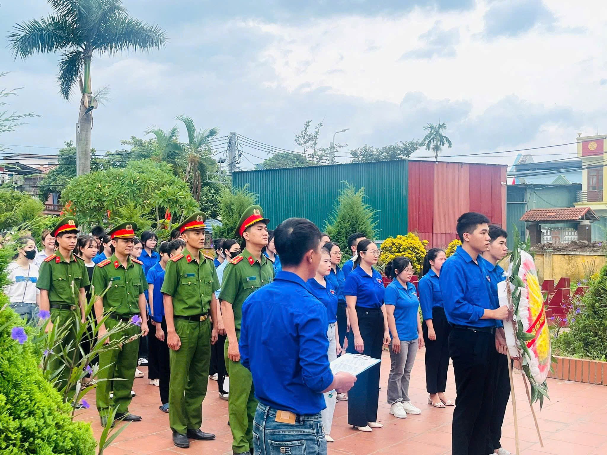 Hành trình đến địa chỉ đỏ - Dâng hương tưởng niệm anh hùng liệt sỹ nhân kỉ niệm 95 năm Ngày thành lập Đoàn