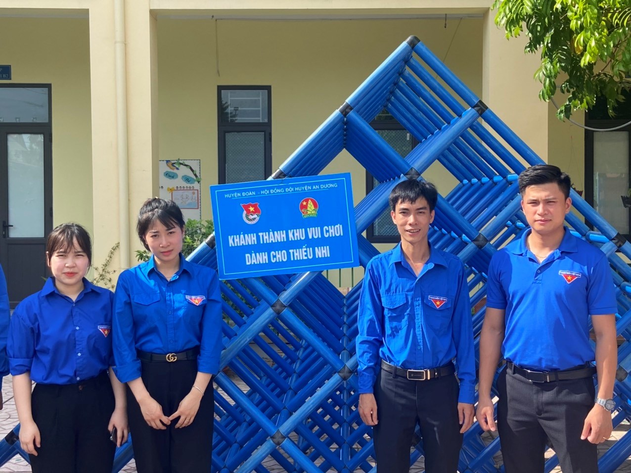 Huyện An Dương trao tặng khu vui chơi dành cho trẻ em tại xã An Hòa