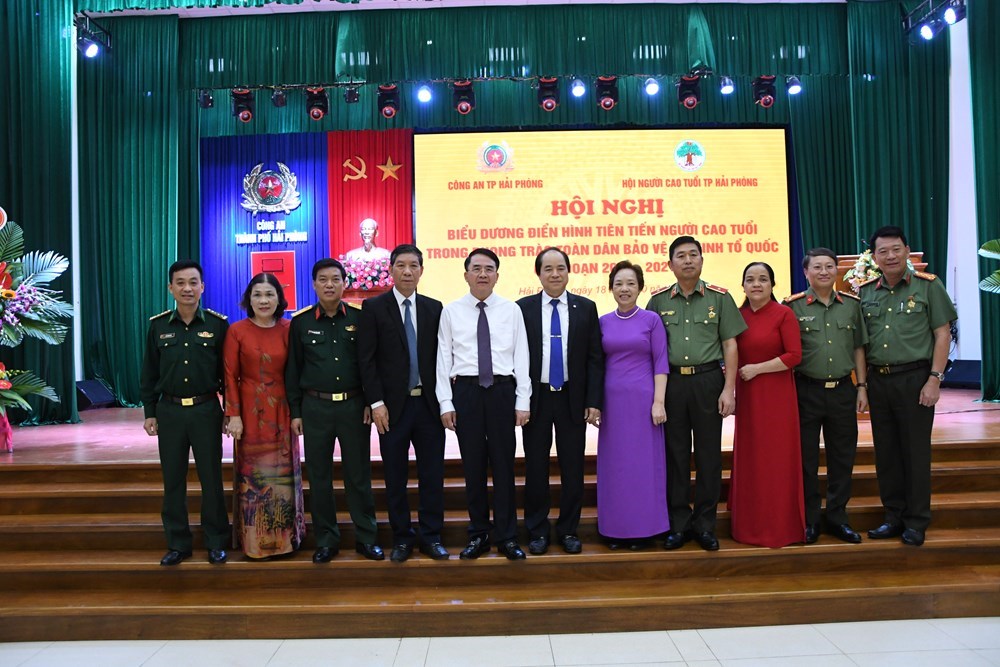 Biểu dương 30 tập thể, cá nhân điển hình tiên tiến người cao tuổi trong phong trào Toàn dân bảo vệ an ninh Tổ quốc