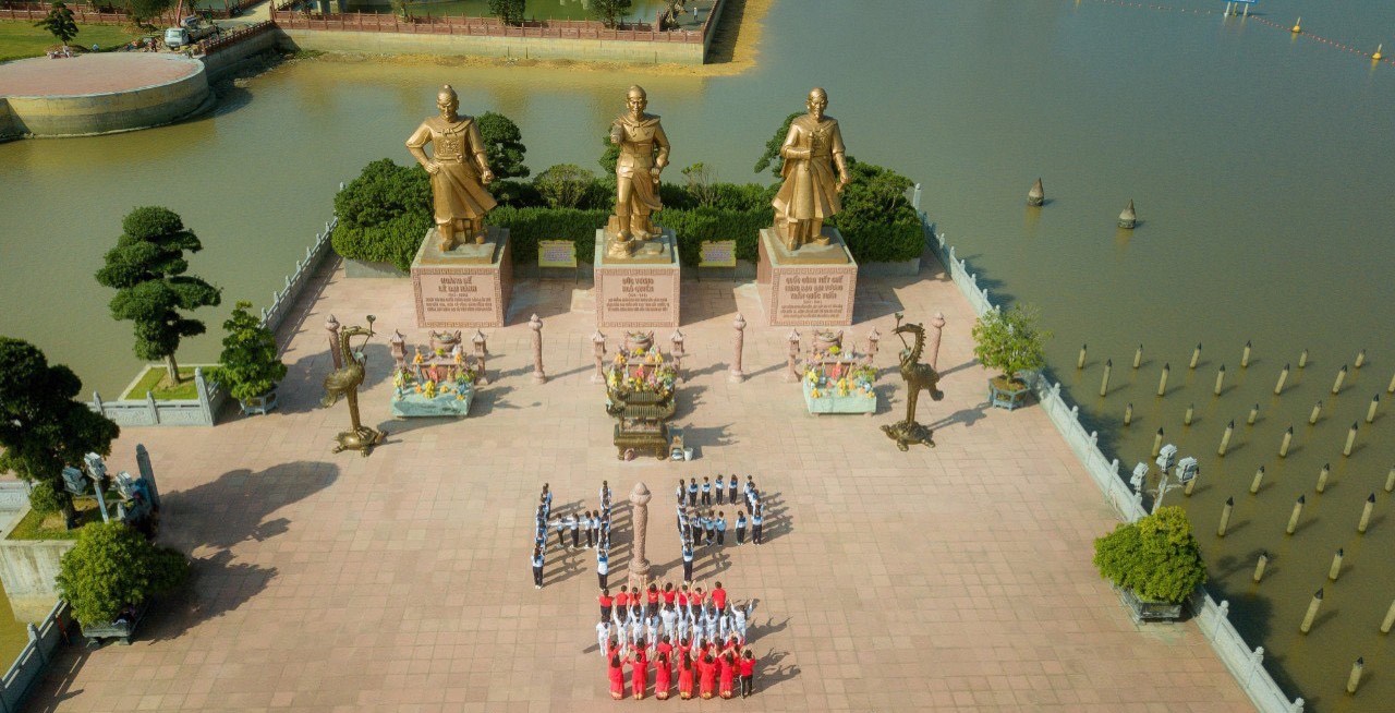Hành trình đến với địa chỉ đỏ với chủ đề “Tự hào tuổi trẻ Việt Nam”