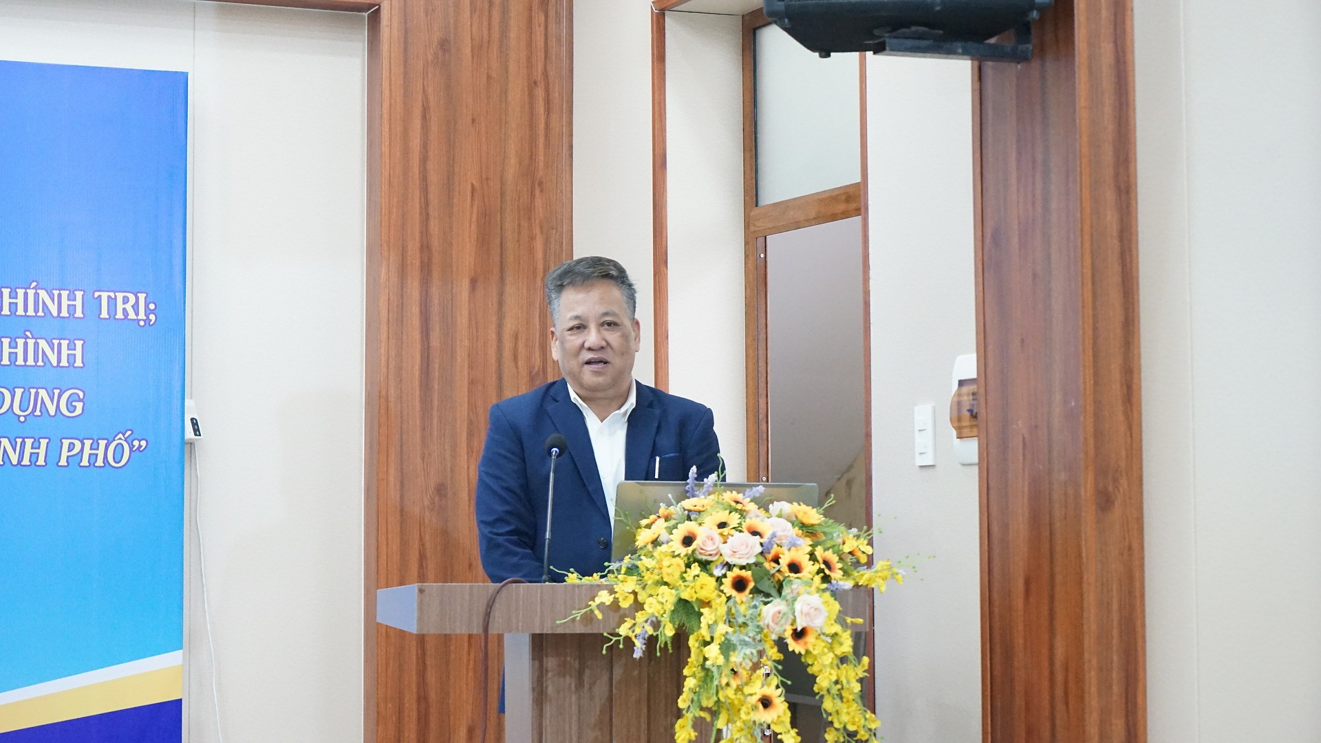 Cán bộ Đoàn tham gia học tập chuyên đề năm 2023 về "Khai thác, huy động, sử dụng hiệu quả các nguồn lực để xây dựng, phát triển và bảo vệ thành phố"
