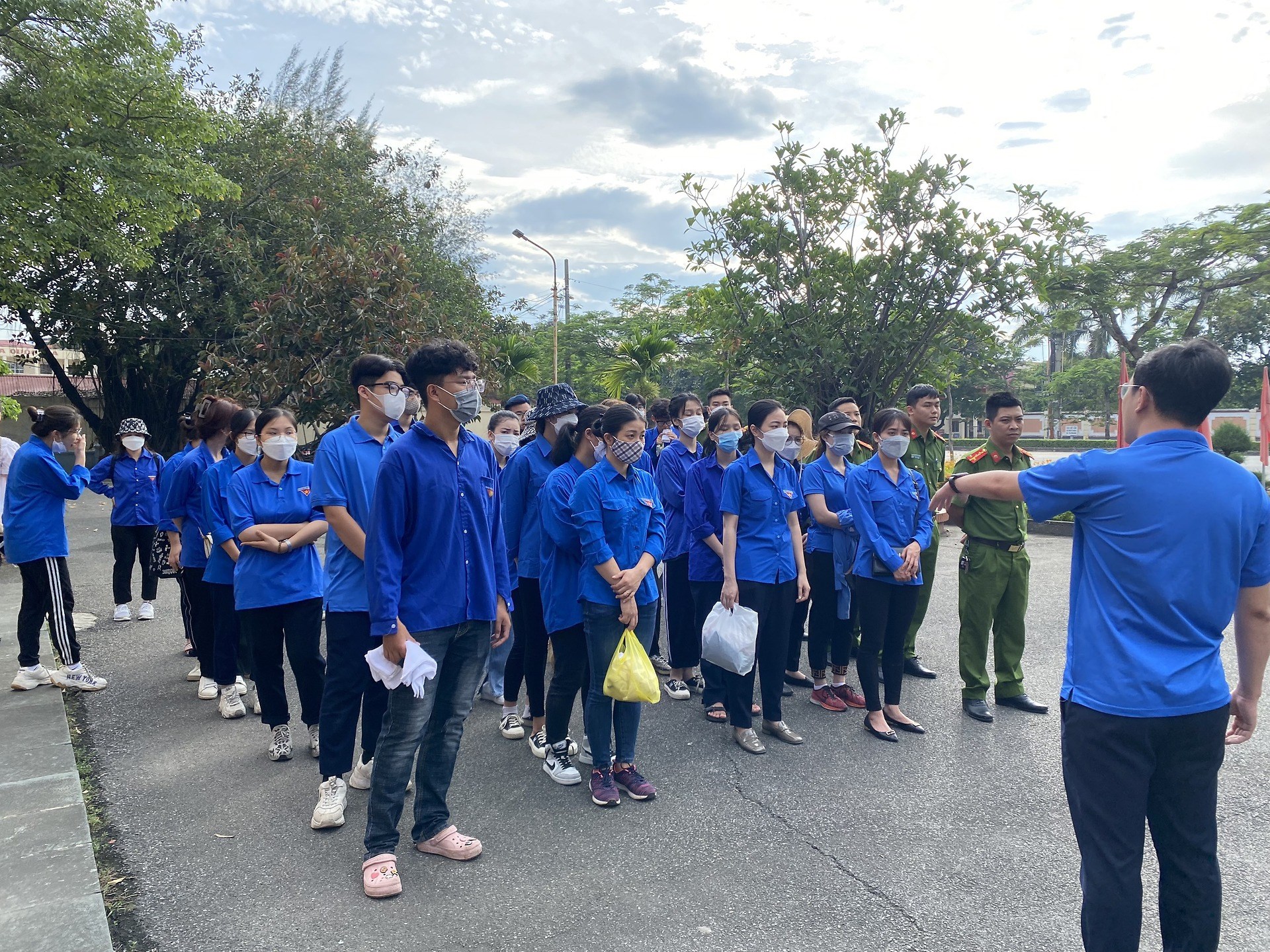 Tuổi trẻ Hồng Bàng hưởng ứng Chiến dịch "Thế giới sạch hơn" và "Ngày Chủ nhật xanh" đồng loạt lần thứ 4 năm 2022