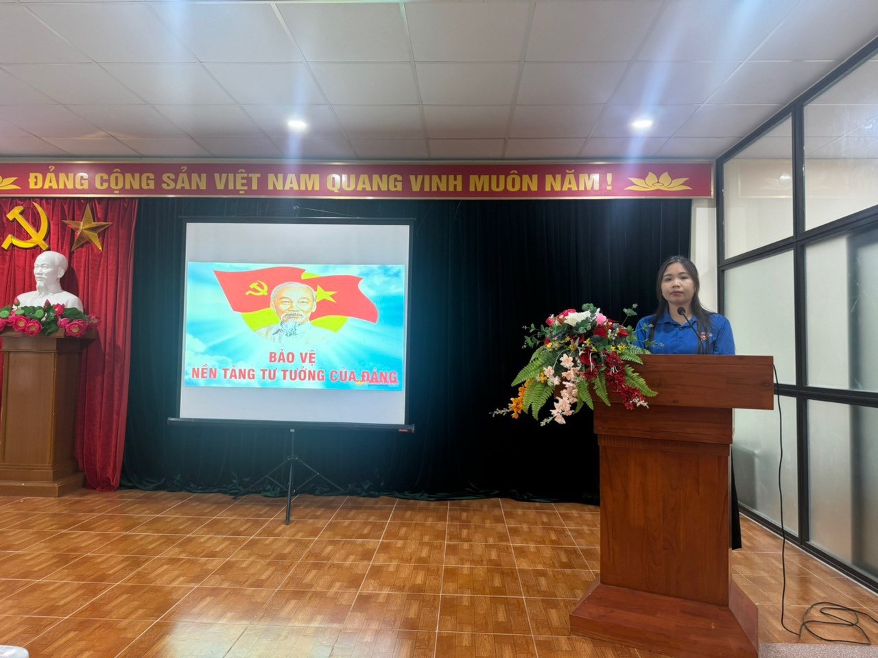 Quận Đoàn Đồ Sơn: Tổ chức chuyên đề "Bảo về nền tảng tư tưởng của Đảng, đấu tranh phản bác các quan điểm sai trái, thù địch trên không gian mạng" cho đoàn viên thanh niên trường THPT Đồ Sơn