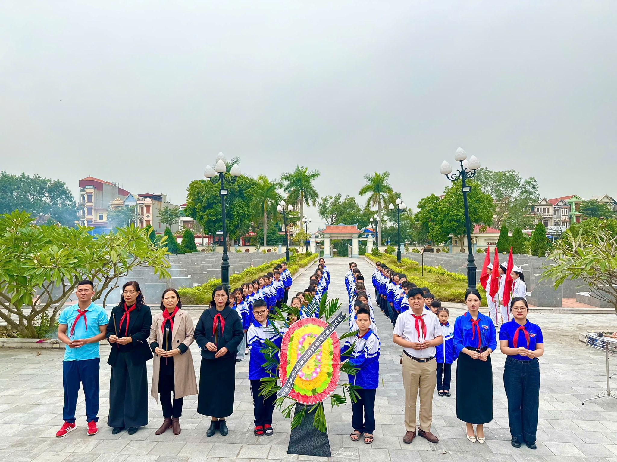 HÀNH TRÌNH VỀ ĐỊA CHỈ ĐỎ: TRI ÂN ANH HÙNG LIỆT SỸ CỦA TRƯỜNG TH TÂN DÂN