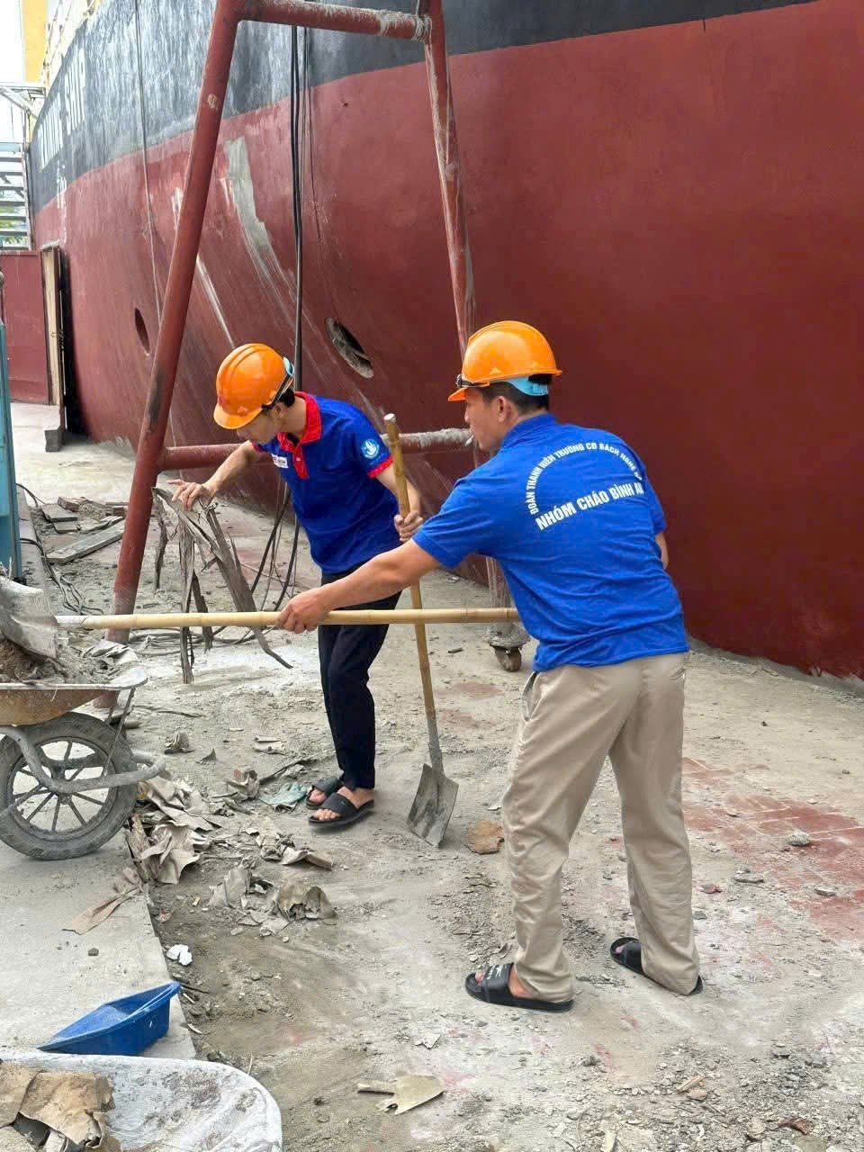 Tuổi trẻ Cao đẳng Bách nghệ ra quân Hưởng ứng ngày chủ nhật xanh 20/7/2025