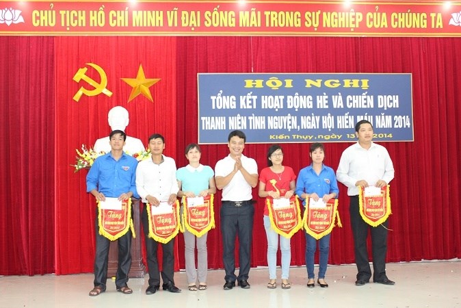 Tổng kết hoạt động hè, chiến dịch thanh niên tình nguyện và ngày hội hiến máu năm 2014