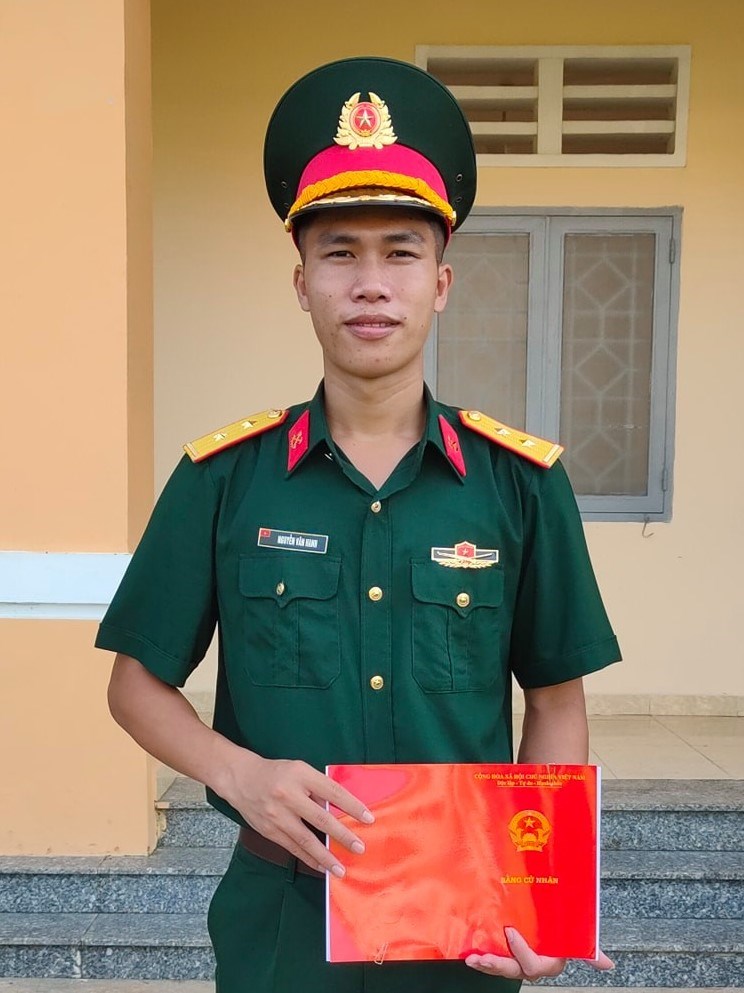 TRUNG ÚY QNCN NGUYỄN VĂN HANH - TẤM GƯƠNG SÁNG TRONG HỌC TẬP VÀ LÀM THEO BÁC
