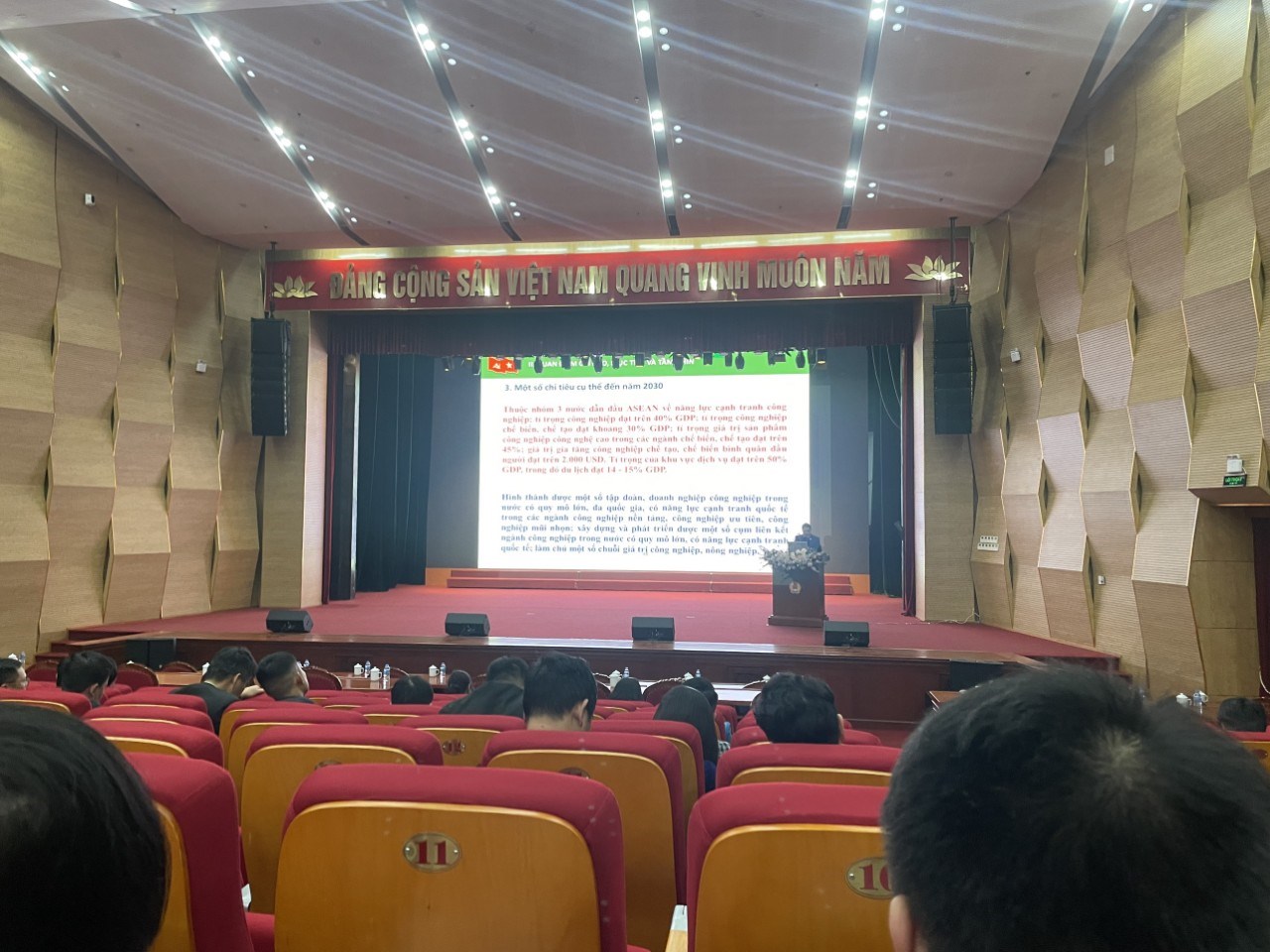 Cán bộ Đoàn chuyên trách thành phố tham gia Hội nghị học tập, quán triệt Nghị quyết Hội nghị lần thứ 6 Ban Chấp hành Trung ương Đảng khóa XIII