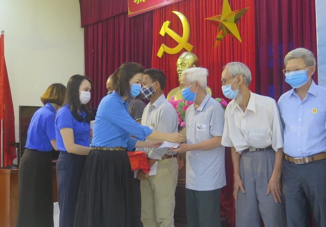 HOẠT ĐỘNG KỶ NIỆM 74 NĂM NGÀY THƯƠNG BINH LIỆT SỸ HƯỞNG ỨNG NGÀY CHIẾN SĨ TÌNH NGUYỆN UỐNG NƯỚC NHỚ NGUỒN NĂM 2021