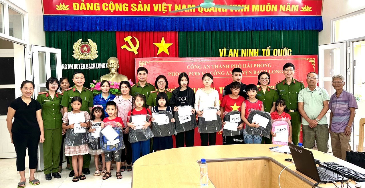 Ý nghĩa hành trình ra thăm và công tác tại huyện đảo Bạch Long Vĩ