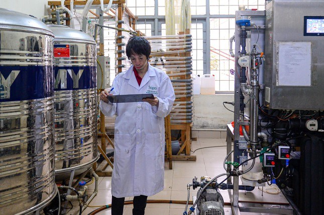 Mắc dị tật bẩm sinh, chàng trai 9x là Thạc sĩ hóa học, tốt nghiệp loại giỏi Đại học Bách Khoa